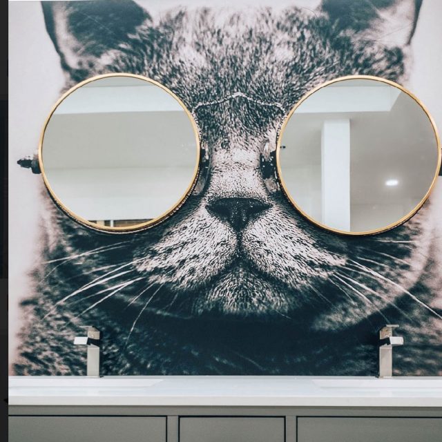 When your bathroom gives you that ‘judgmental’ look in the morning 🤣😝. Designing your bathroom can be fun! This cat wallpaper with the mirrors as ‘glasses’ is looking right through you! Smile to it. Kitty is already serious enough for the both of you. #hisandhers #vanities #kitty #cat #wallpaper #mirror #fun #design #bathroomdesign #bathtime #glasses